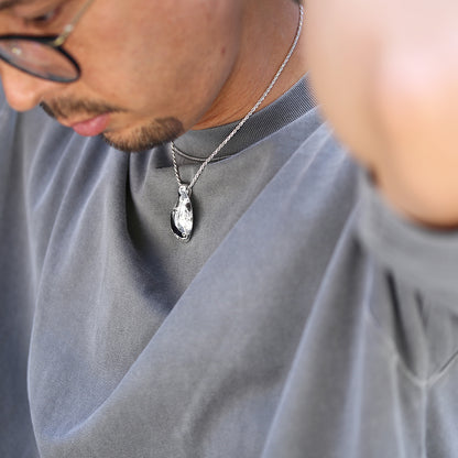 SV925 ベビースプーン ネックレス男性着用画像1/ハワイアンジュエリーブランドPUAALLY(プアアリ)