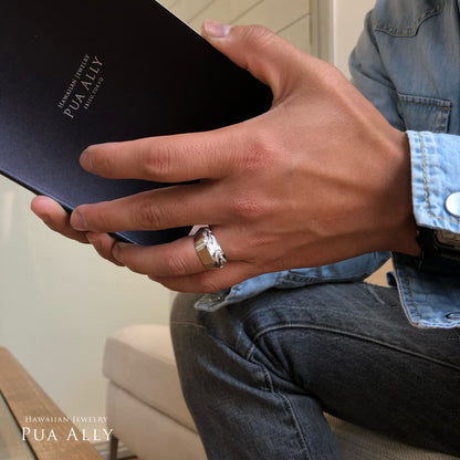 K14 ハワイアン ヘビー ソリッドリング男性着用画像3/ハワイアンリング/ハワイアンジュエリーリング/ハワイアンジュエリーブランドPUAALLY(プアアリ)