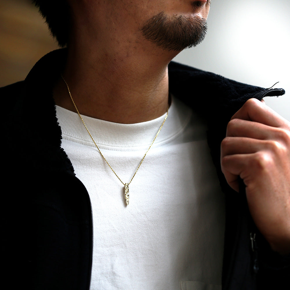 K14 ハワイアン ロングボード ペンダントトップ S男性着用画像/ハワイアンジュエリーブランドPUAALLY(プアアリ)
